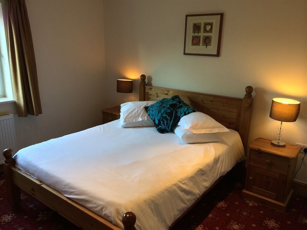 The Hunter's Lodge Inn 8/23
