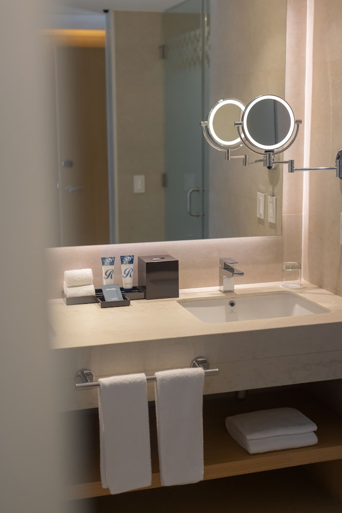 Diamond Club, Junior Suite, Luxury, 2 Queen Beds, Ocean Front, Sofa