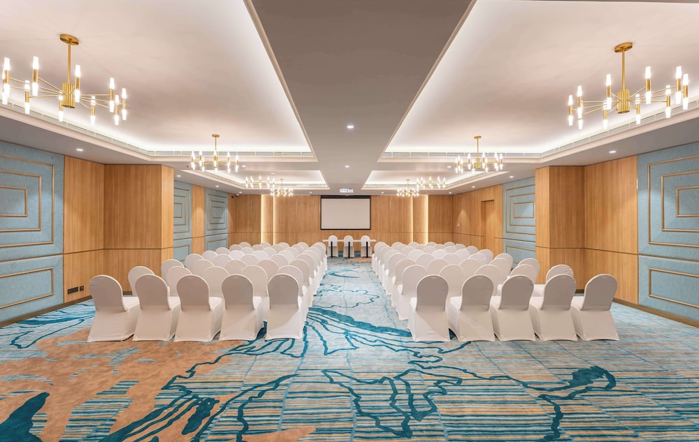 Park Inn & Suites by Radisson Thrissur East Fort 35/47