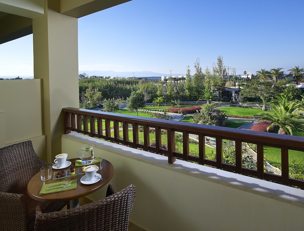 Minoa Palace Resort in Platanias