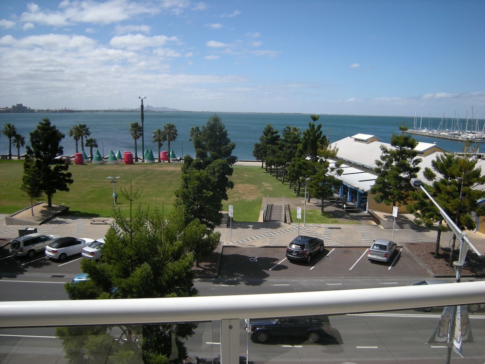 The Waterfront Apartments Geelong 7/40