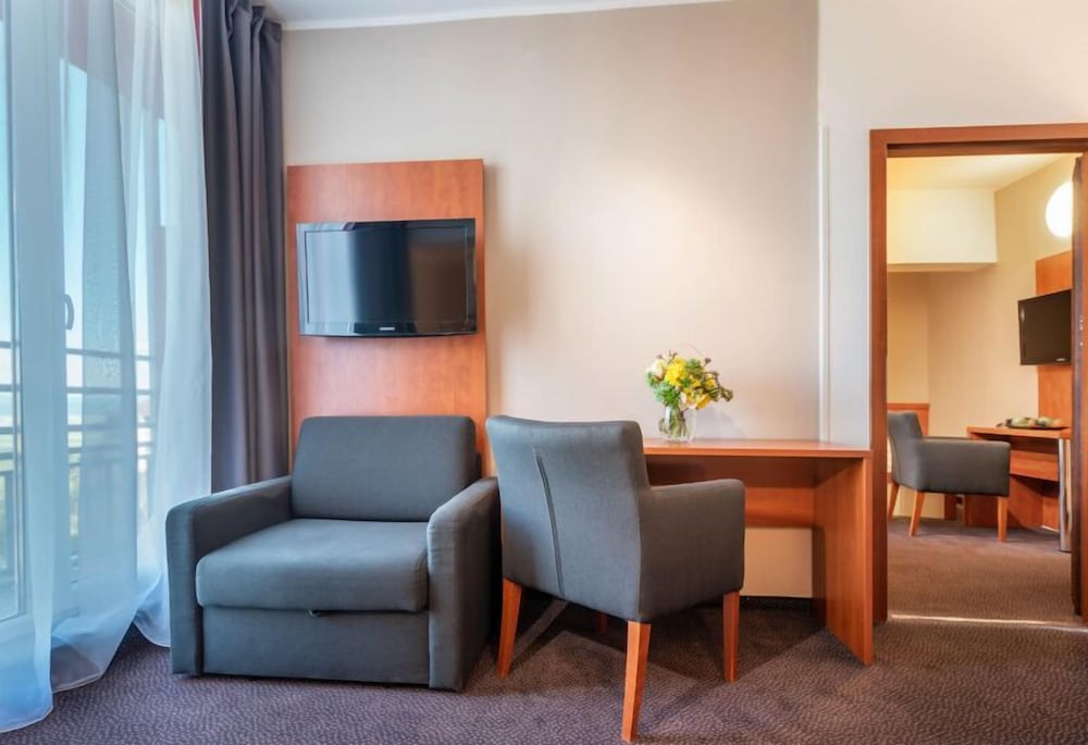 Atrium Hotel 21/47