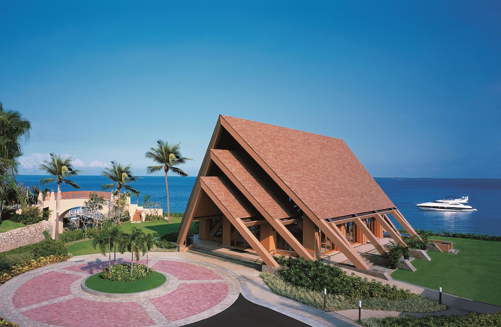Shangri-La Mactan, Cebu in LAPU-LAPU