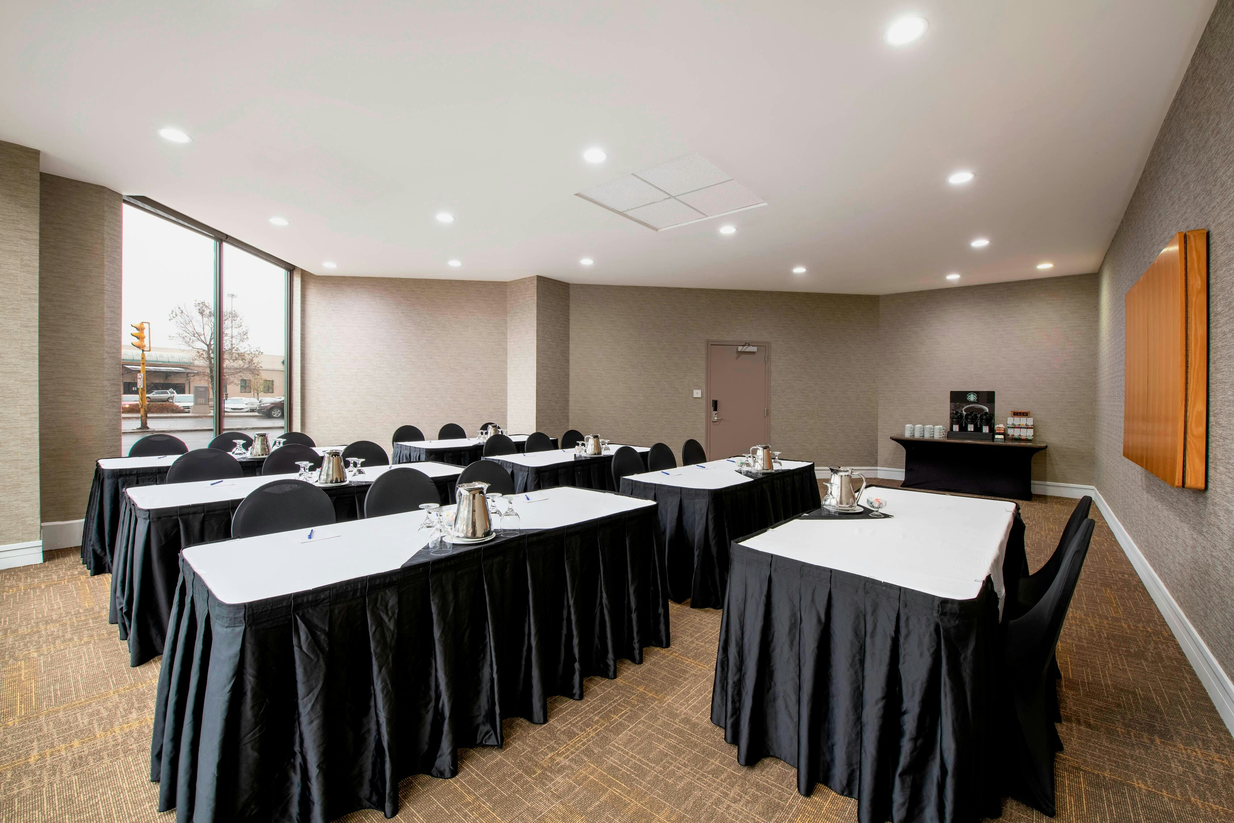 Delta Hotels By Marriott Regina 63/66