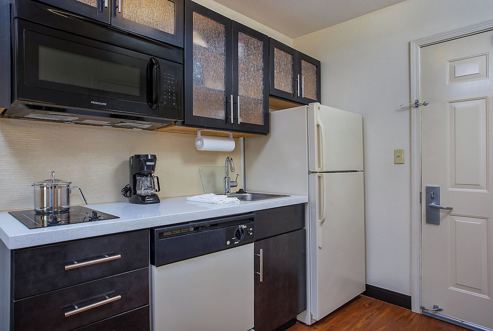 Candlewood Suites Louisville Airport, an IHG Hotel 36/39