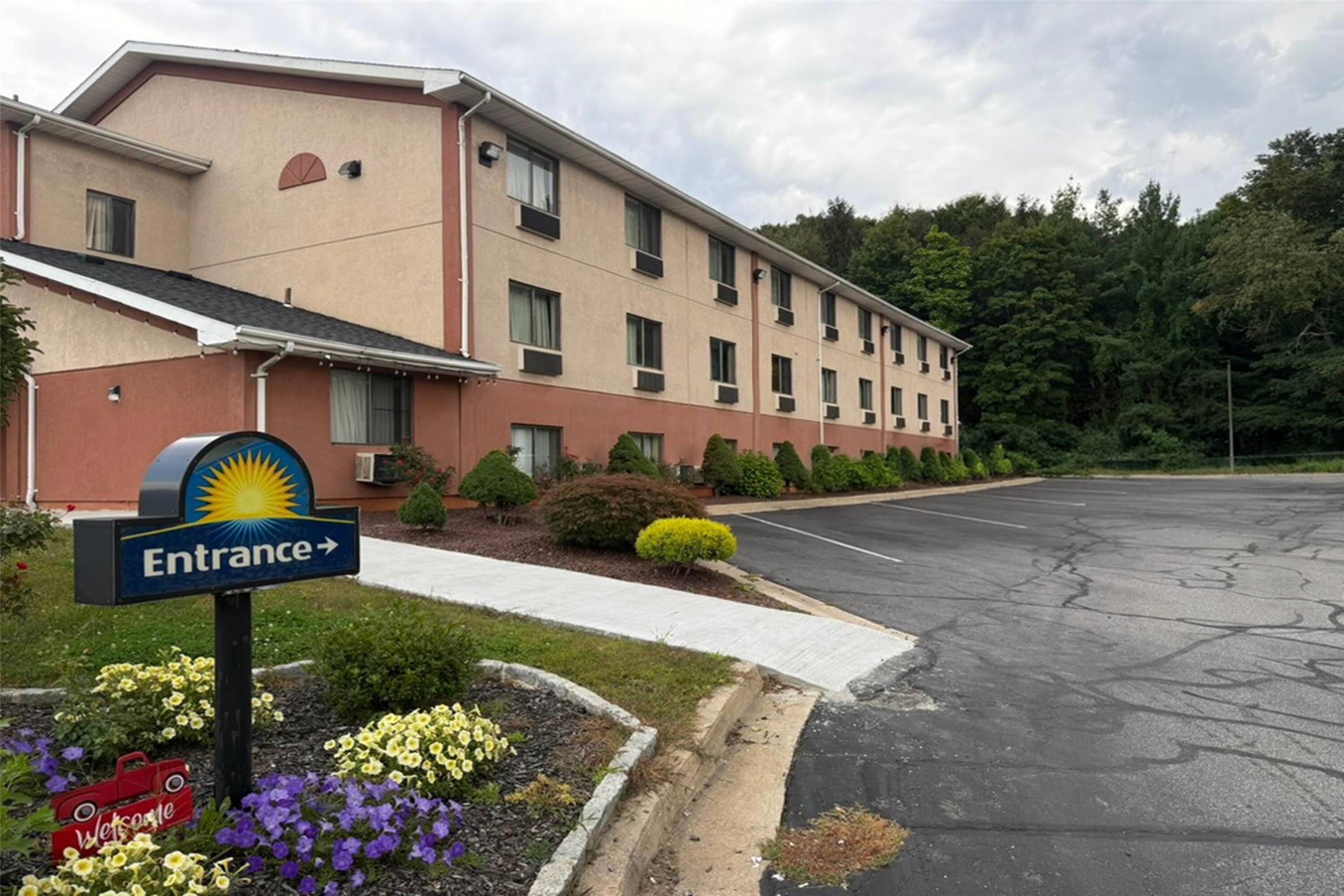 Days Inn by Wyndham Torrington 8/17