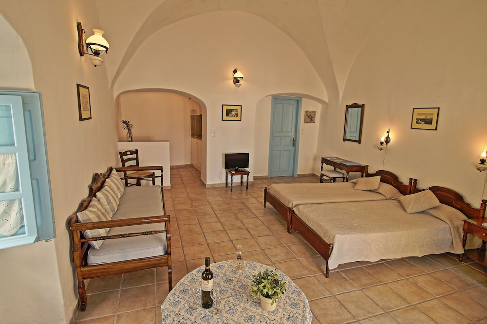 Aethrio Sunset Village Oia 67/87