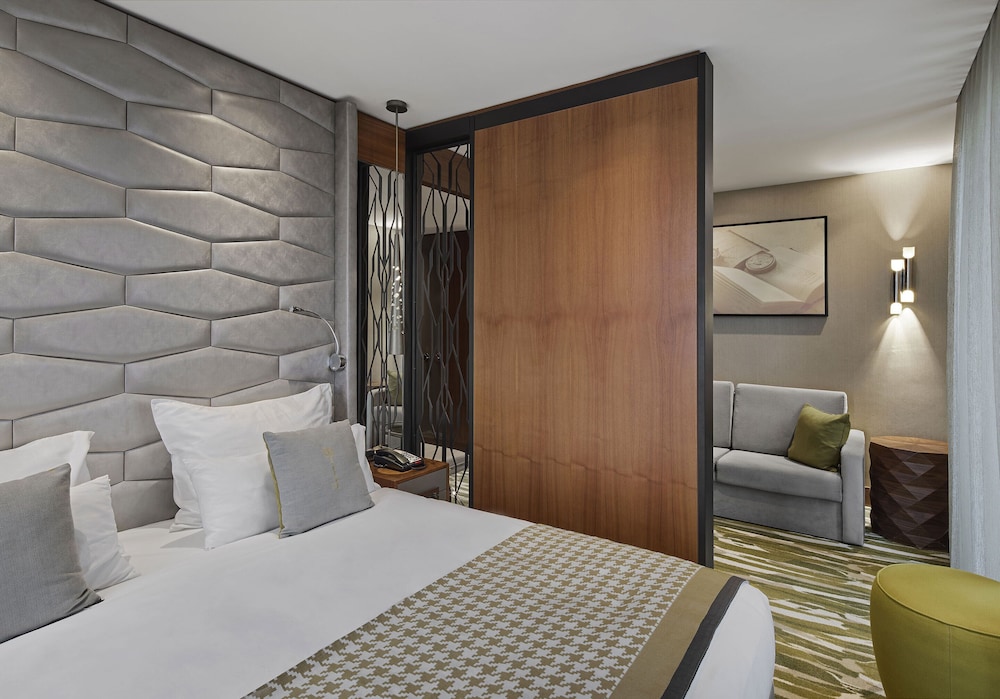 Junior Suite, King Bed, Sofa