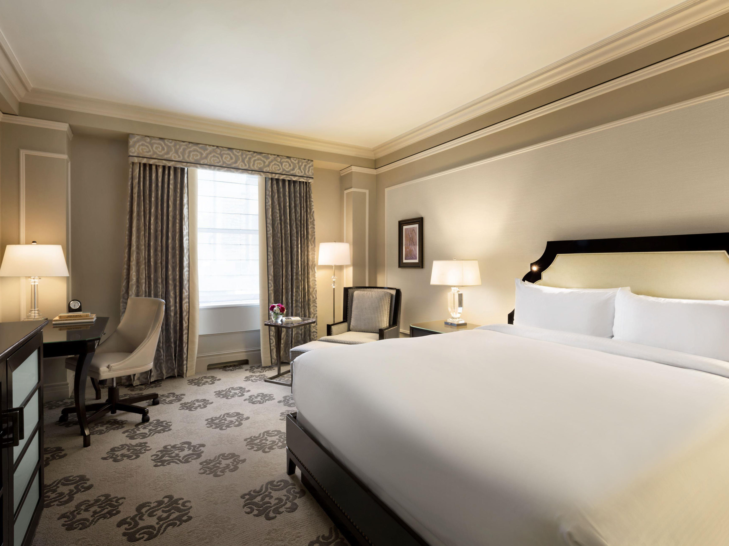 Gallery, Fairmont, Art, King Bed, Square View