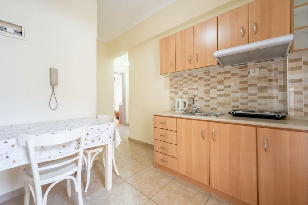 Milonas House Apartments 50/50