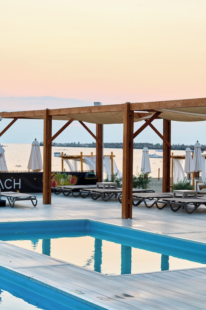 Malibu Hotel 46/50