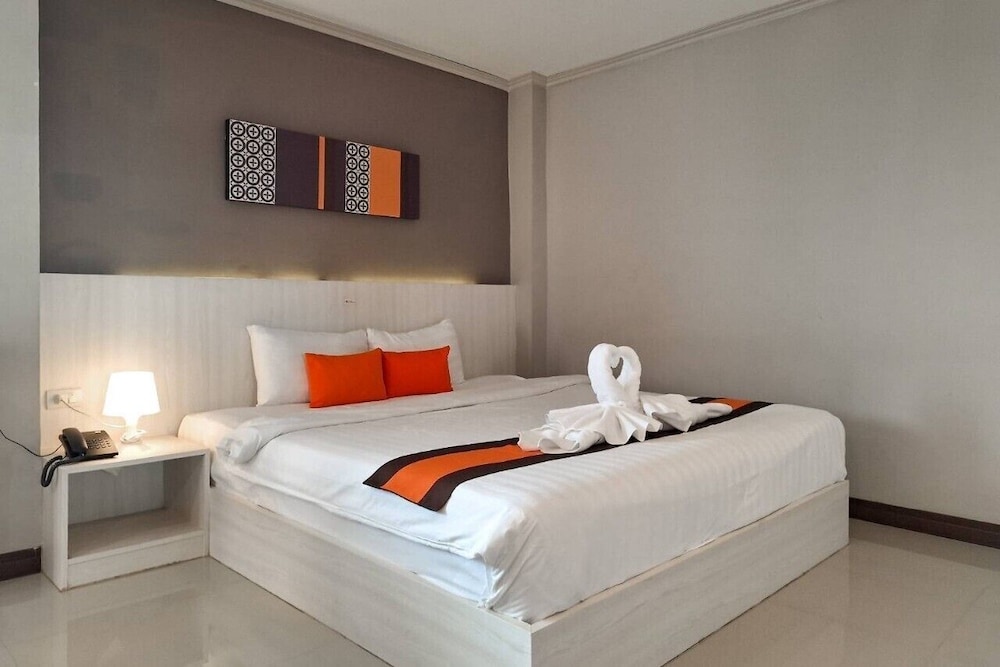 GRAND, DELUXE, DOUBLE BED