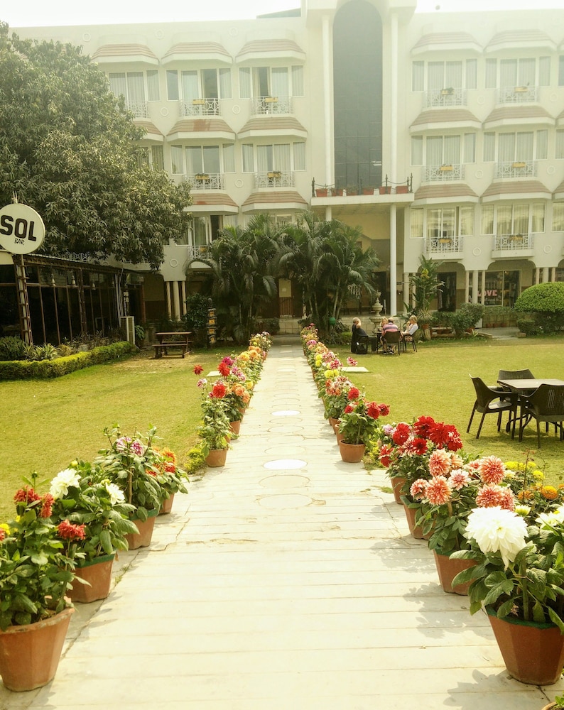 Surya Hotel 66/74