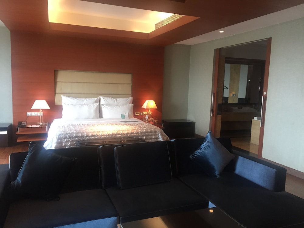 LE MERIDIEN COIMBATORE 9/40