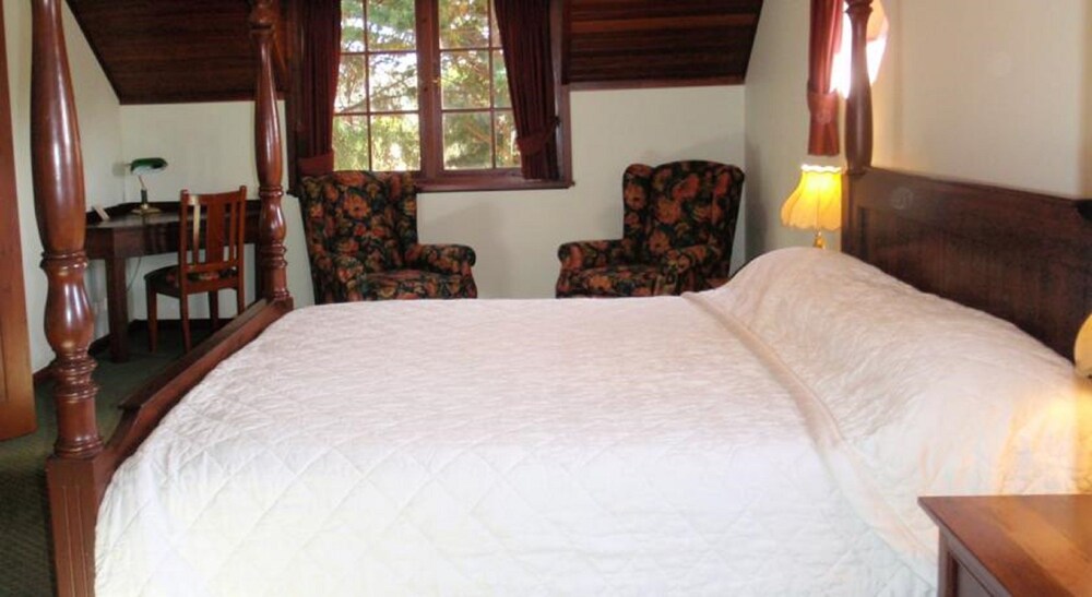 Spa, Suite, King Bed, Sofa