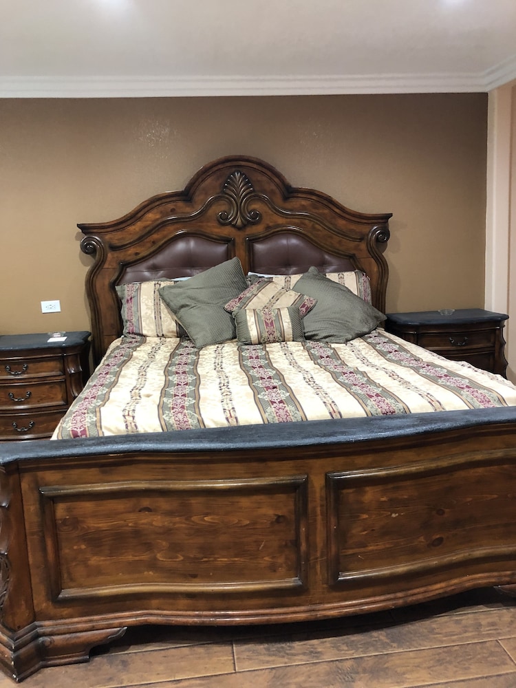 Travelers Inn Lawndale 17/26
