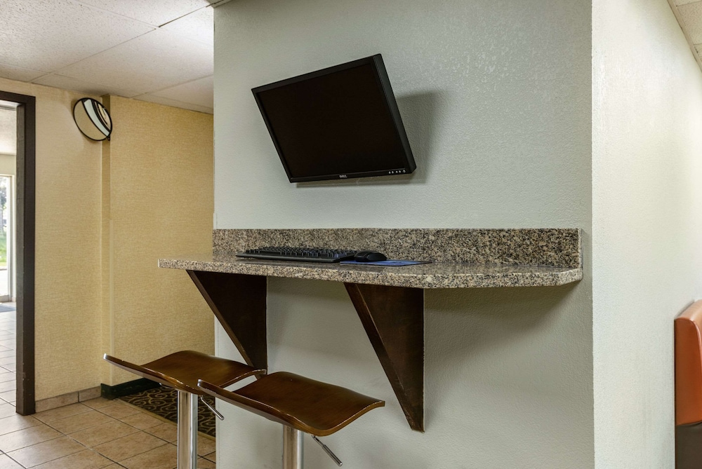 Rodeway Inn & Suites Grand Rapids Southeast 29/39