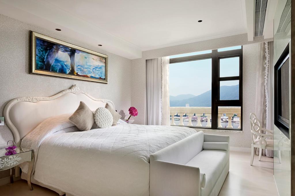 2 Bedrooms, Mansion