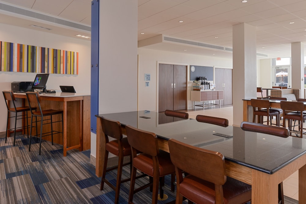Holiday Inn Express & Suites Trinity 51/72