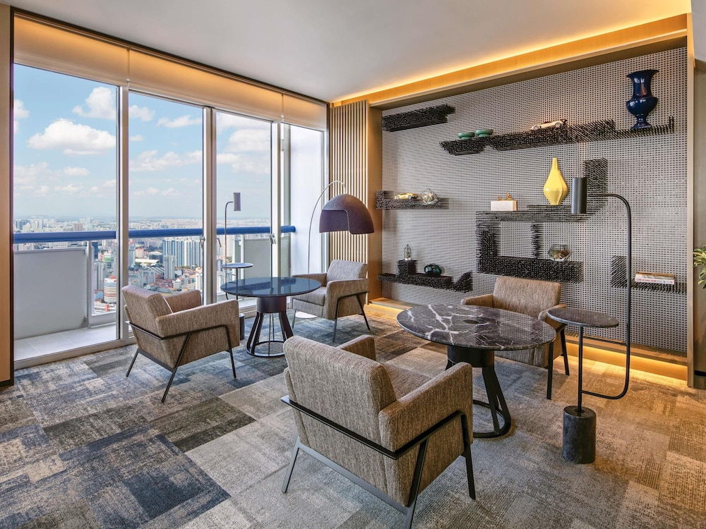 Swissotel The Stamford 30/50