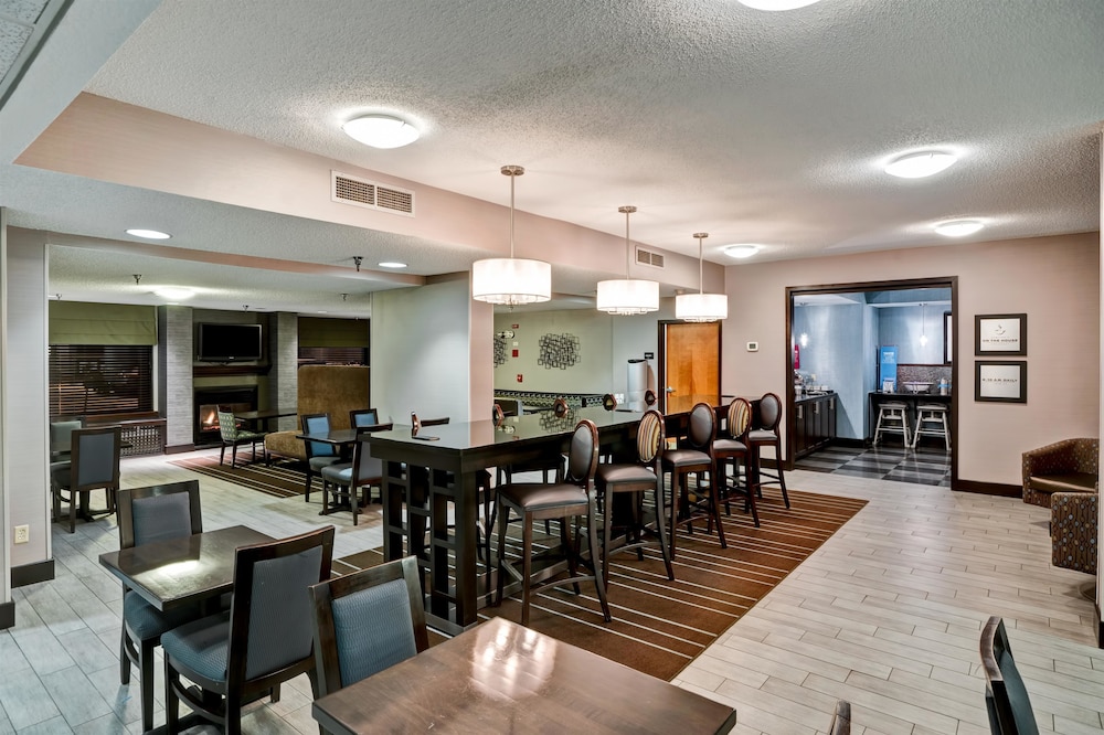 Hampton Inn State College 31/43