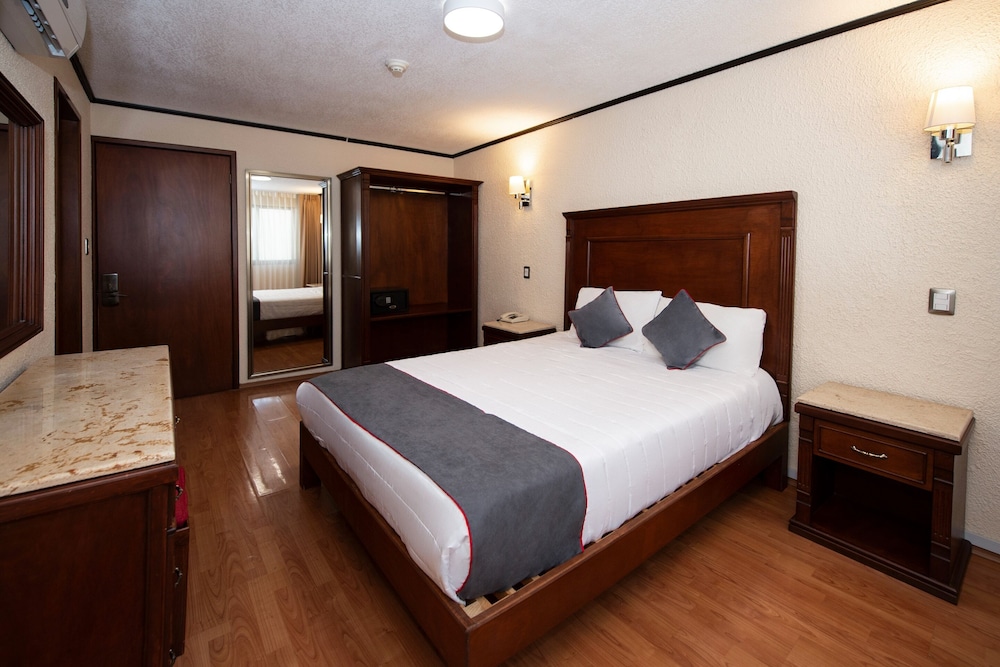 Hotel Senorial 9/50