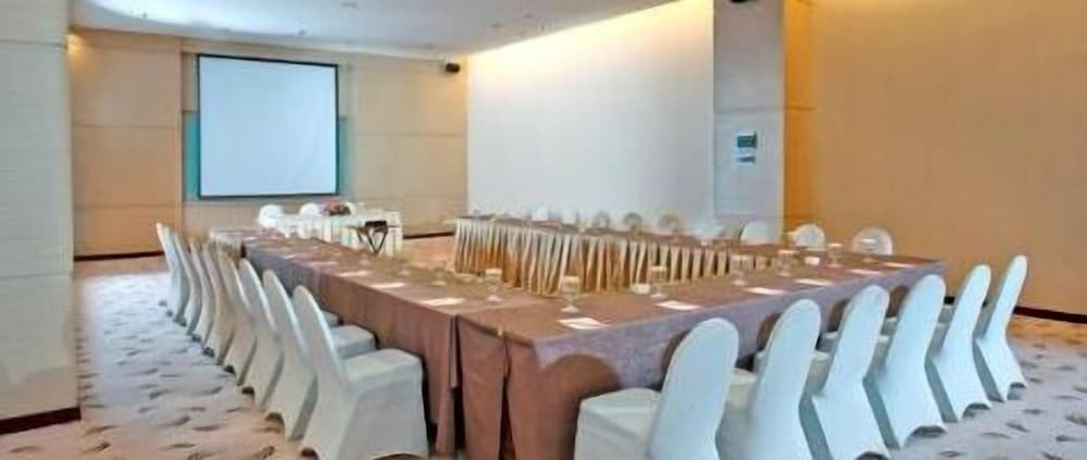 Grand Artos Hotel & Convention 46/49