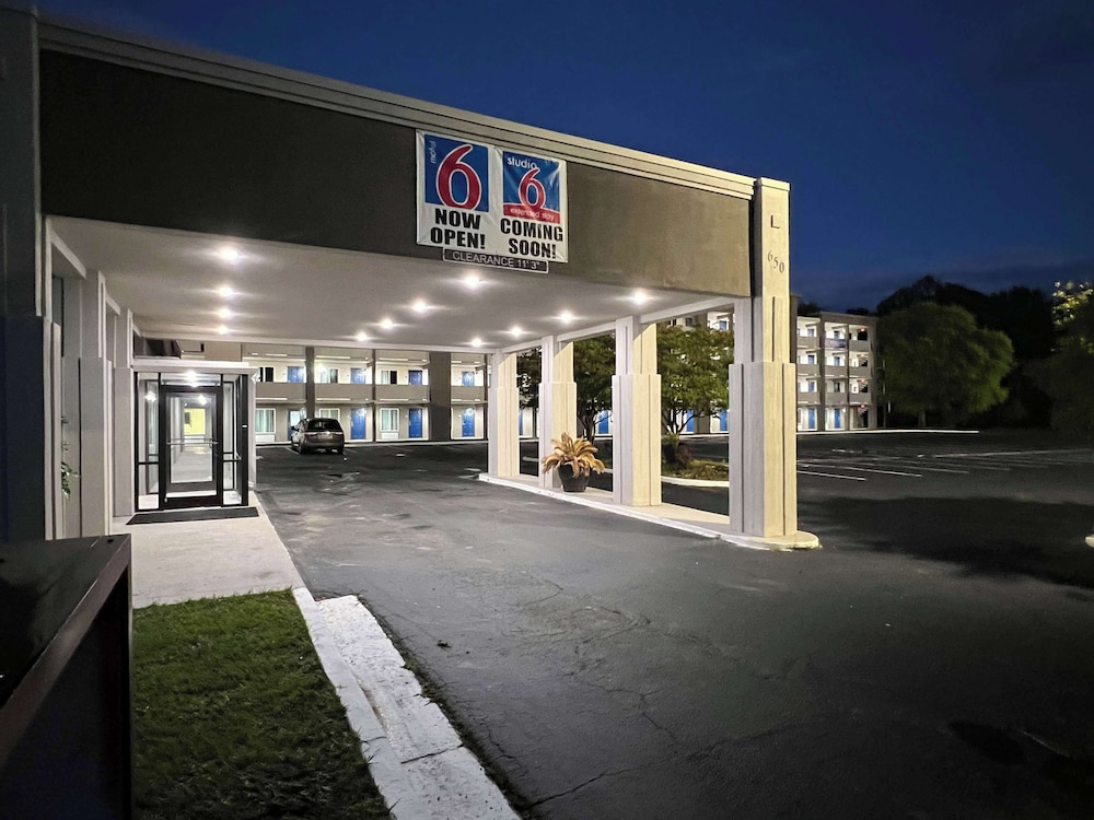 Motel6 West Columbia, SC - Airport 17/24