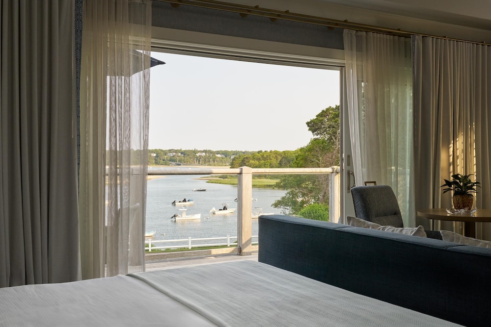 Signature, King Bed, Water View, Sofa