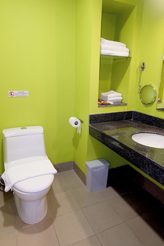 Siri Oriental Bangkok Hotel (ex The Warehouse Bangkok) 50/50