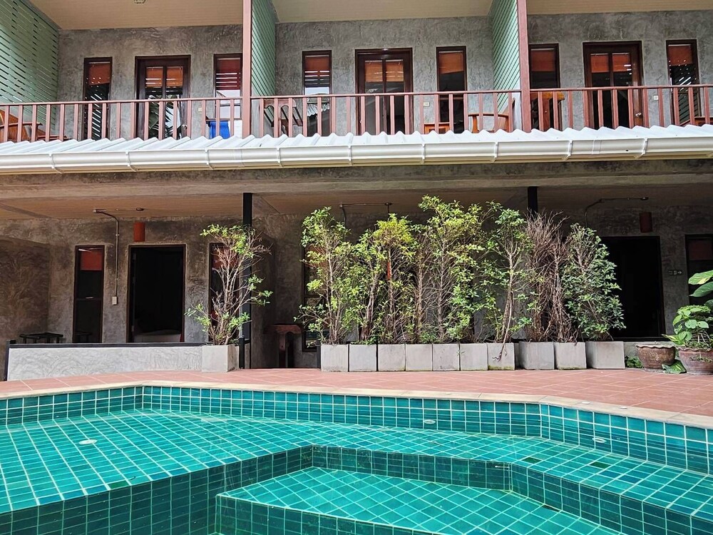 Araya Boutique Hotel 65/69