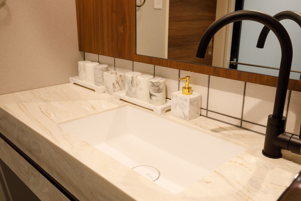 Hotel & Co 17/19