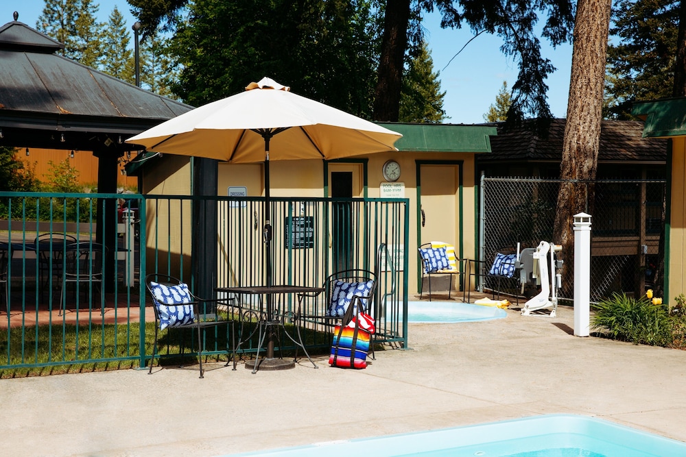 Timbers Motel Travelodge by Wyndham Bigfork 6/28