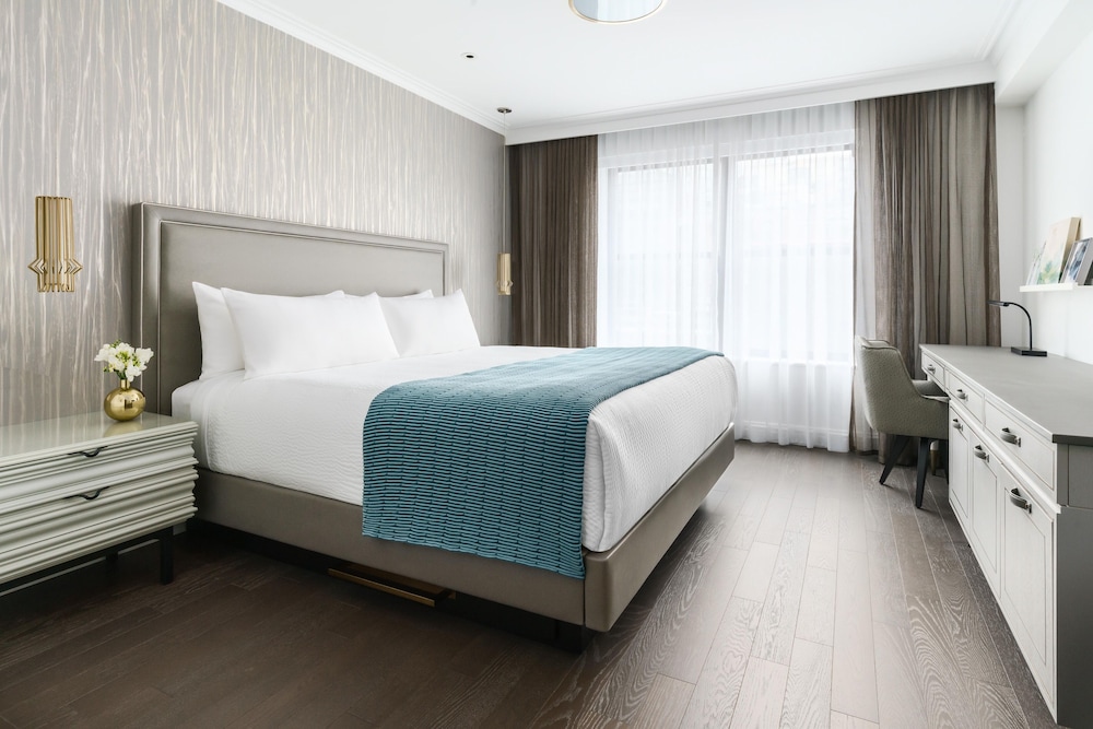 SUPERIOR, KING BED, ACCESSIBLE