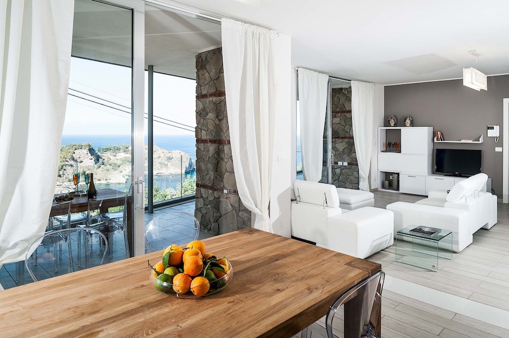 Isola Bella Infinity Suites 31/50
