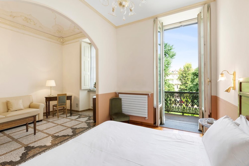 Hotel Roma E Rocca Cavour 19/82