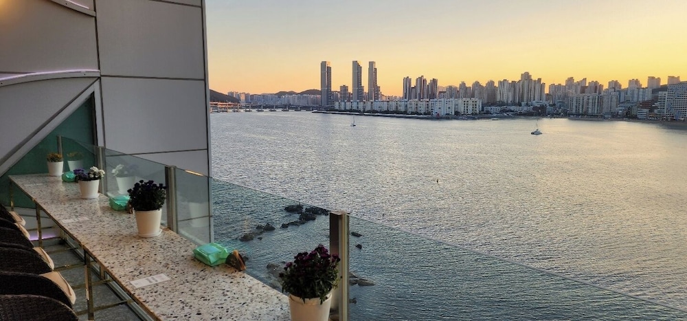 H Avenue Hotel Gwangali Beach 43/50