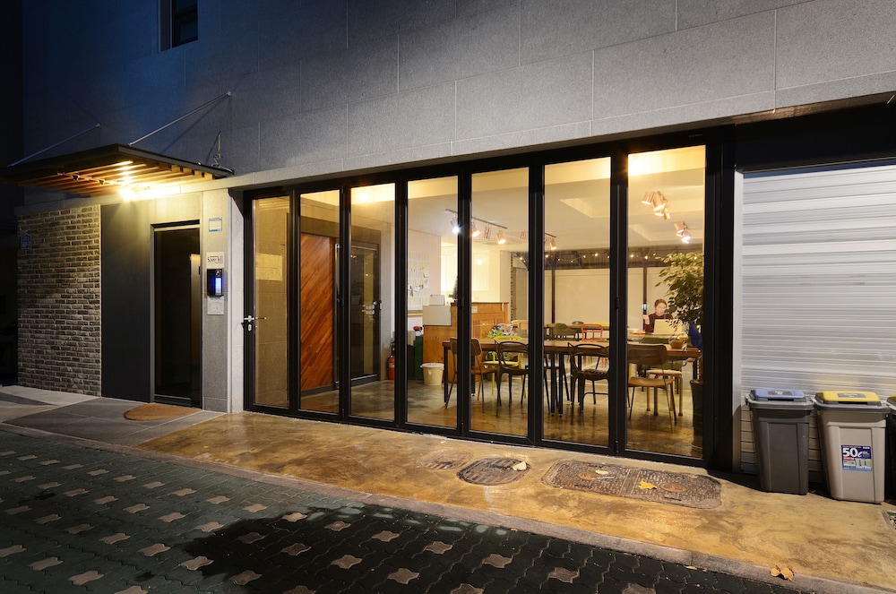 Sunny Hill Hostel Hongdae 47/50