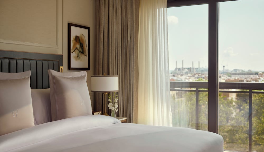 جناح جونيور بسرير كينج، Jumeirah Carlton Tower London 2/4