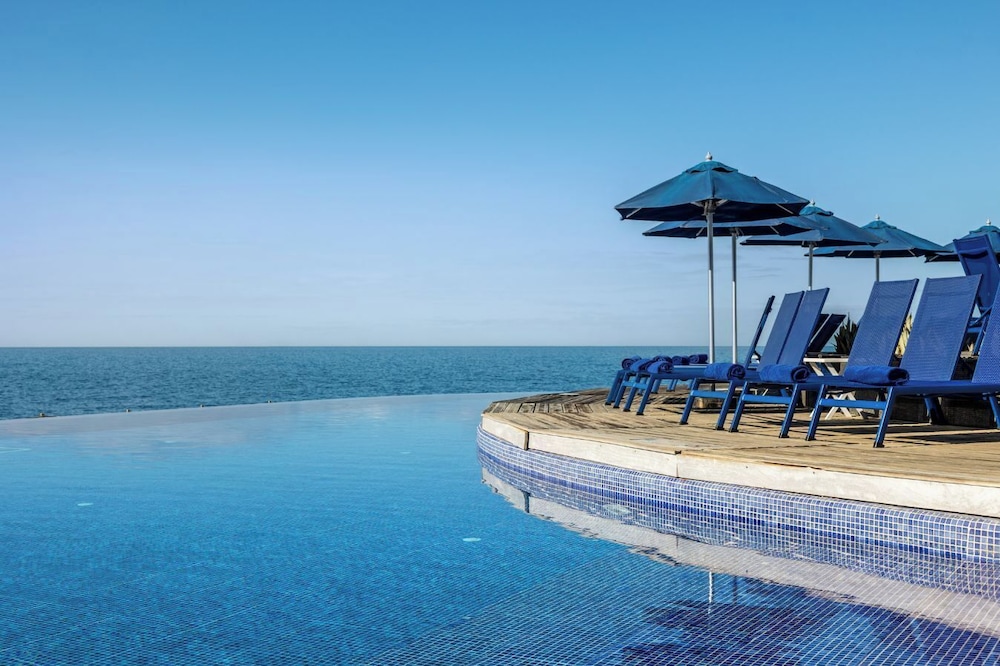 Marina Suites Hotel 66/68