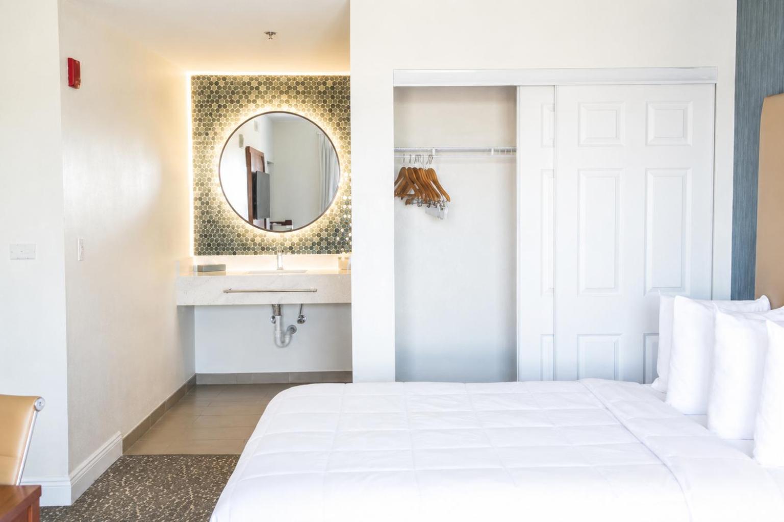 2 Bedrooms, Suite, Accessible