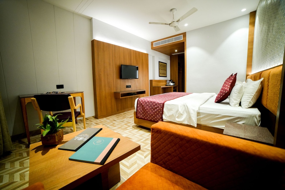 غرفة بريميوم بسرير فردي بإطلالة على الحديقة، Surya Hotel 2/3