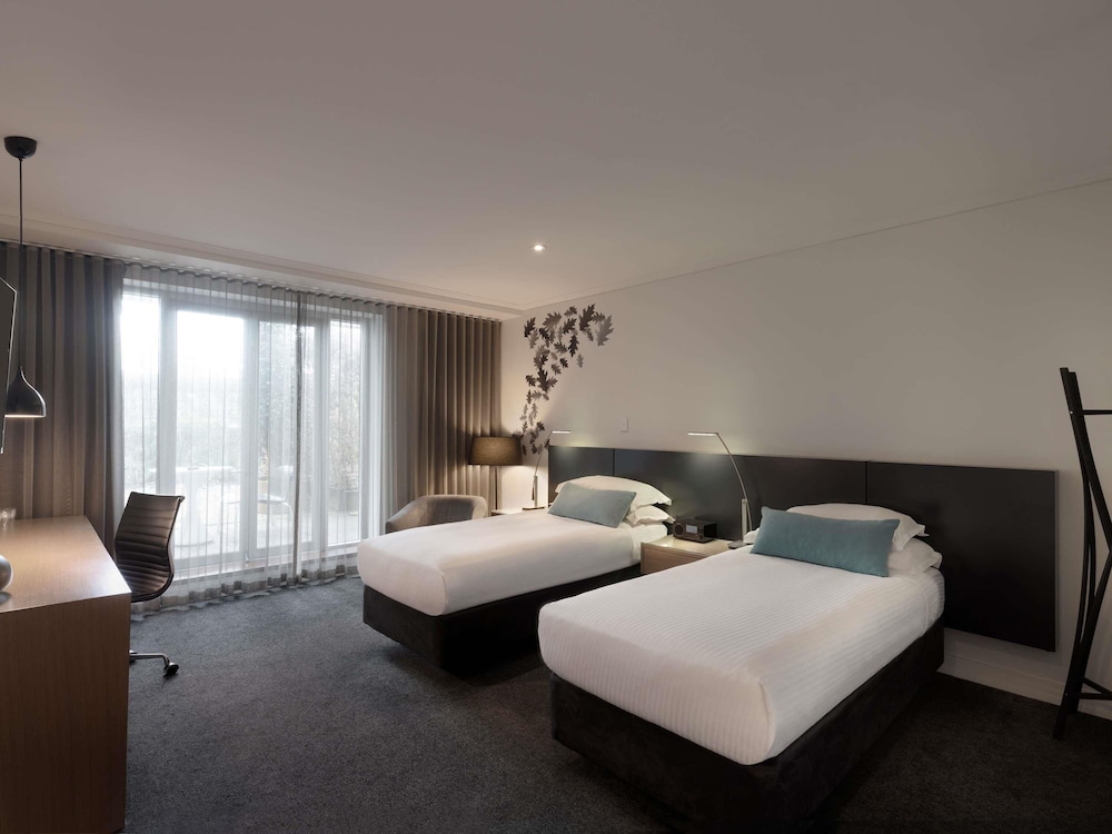 SUPERIOR, TWIN BEDS, ACCESSIBLE