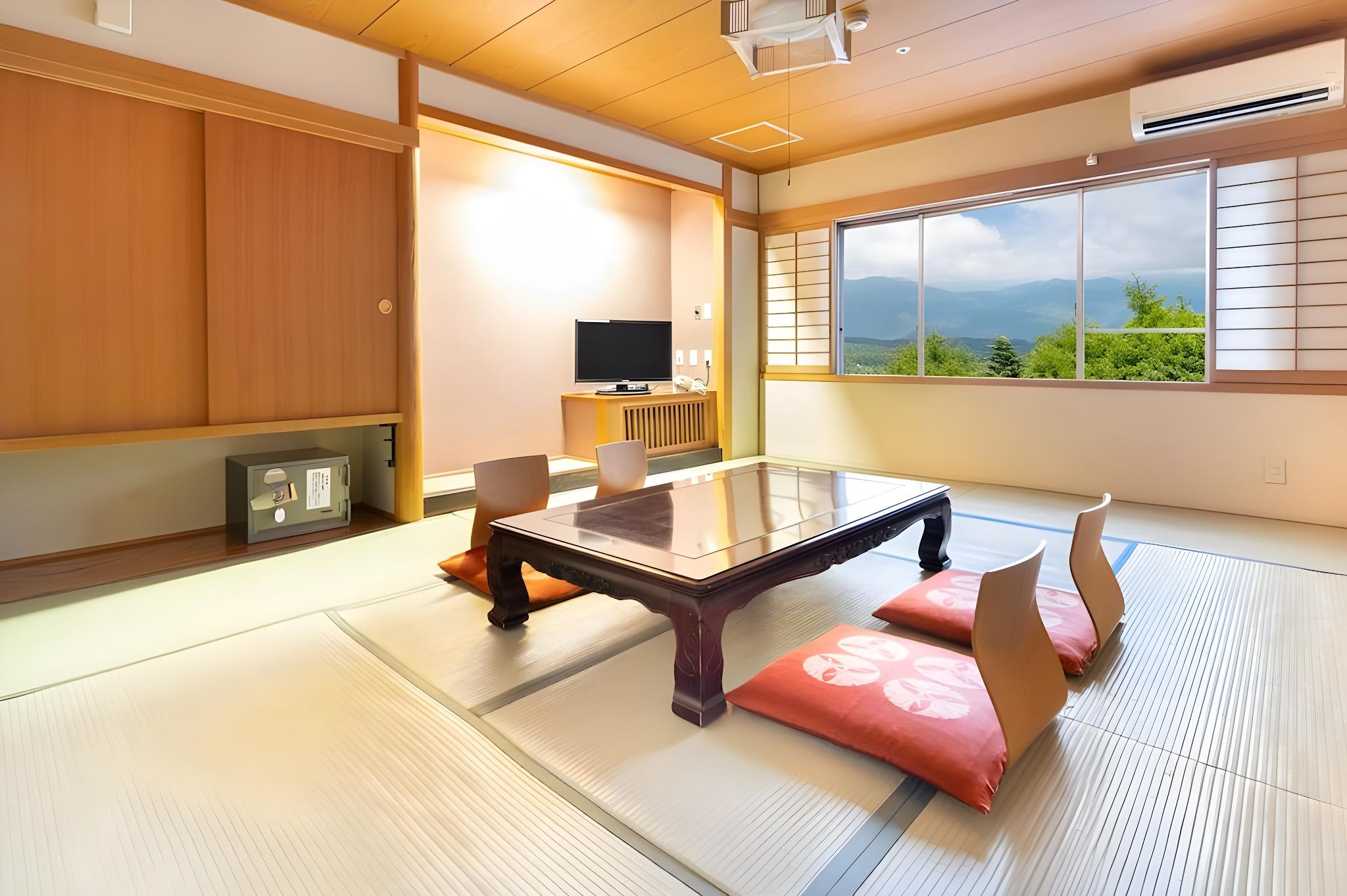 Japanese, Single Bed, No Bathroom, Tatami, Smoking