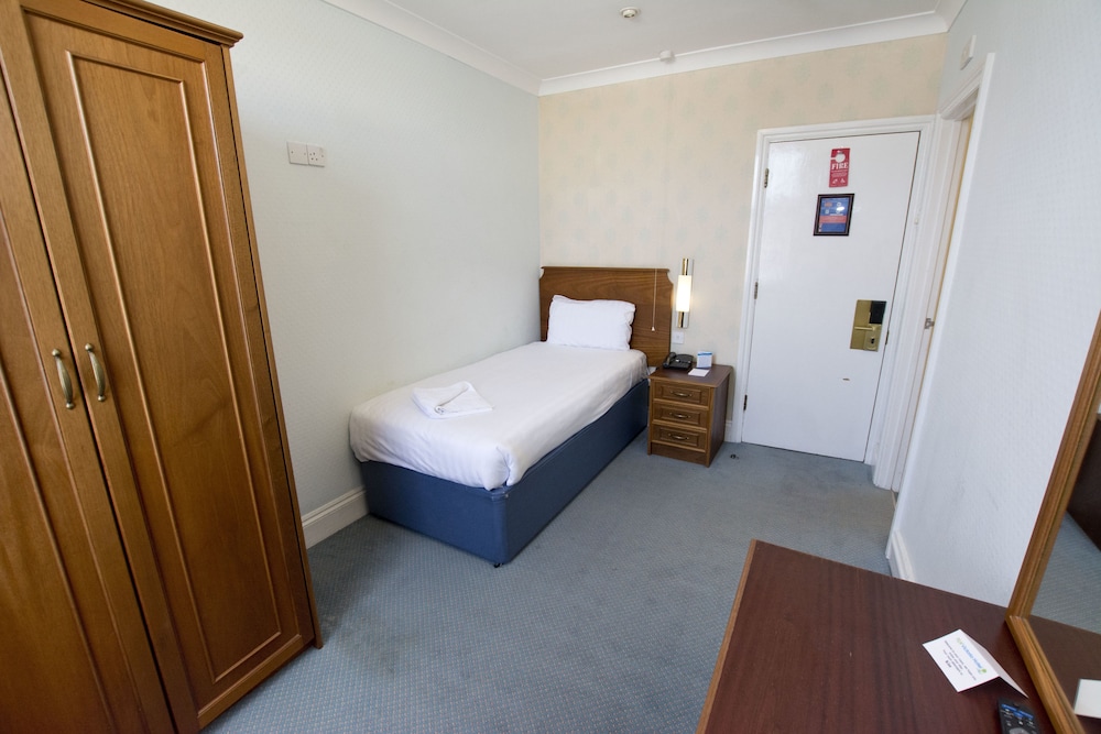 ROOM, SINGLE