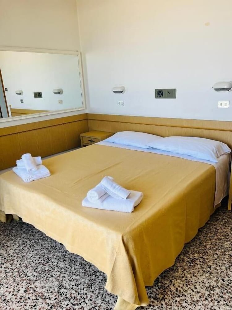 Hotel Columbia Frontemare 28/41