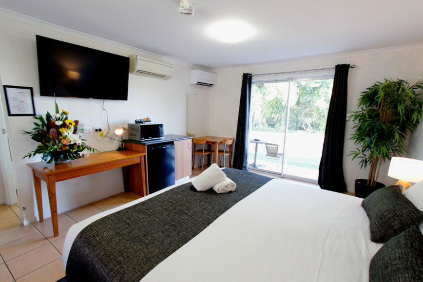 STUDIO, KING BED