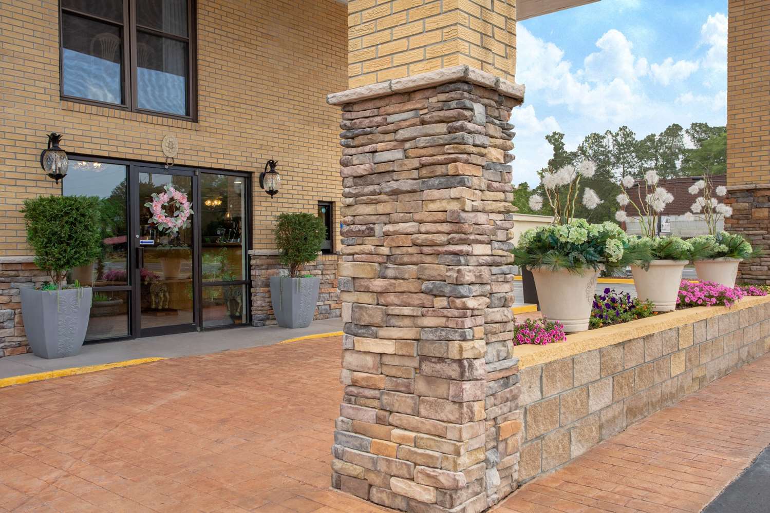 Days Inn By Wyndham Lake City 29/33