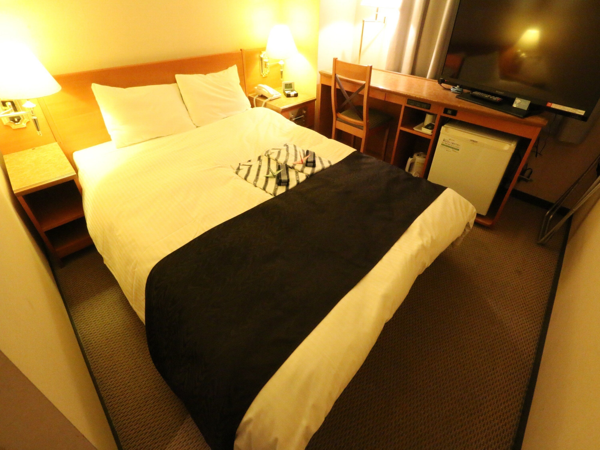 ROOM, DOUBLE BED, SMOKING