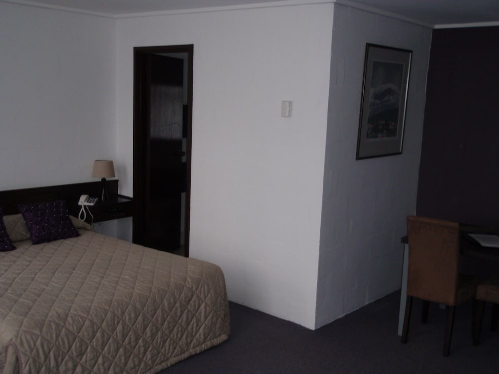 Standard, 1 Queen and 1 Single Bed, Top Floor